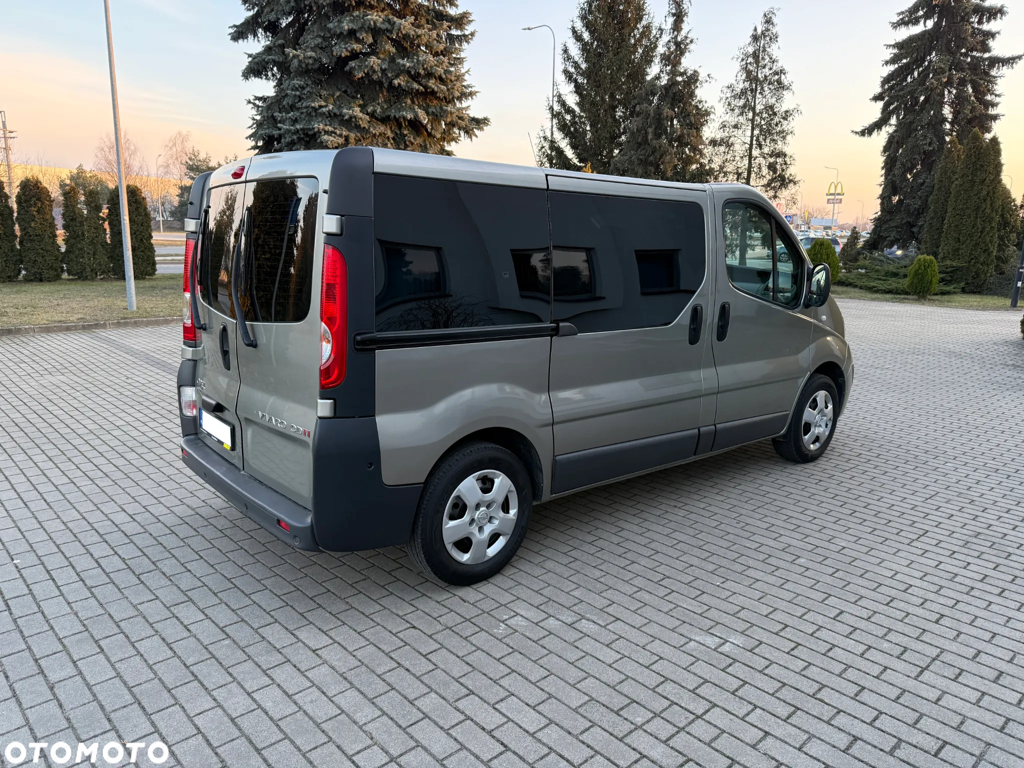 Opel Vivaro - 8