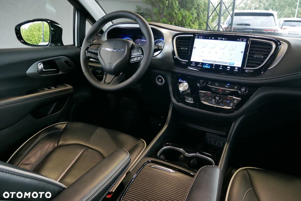 Chrysler Pacifica - 17