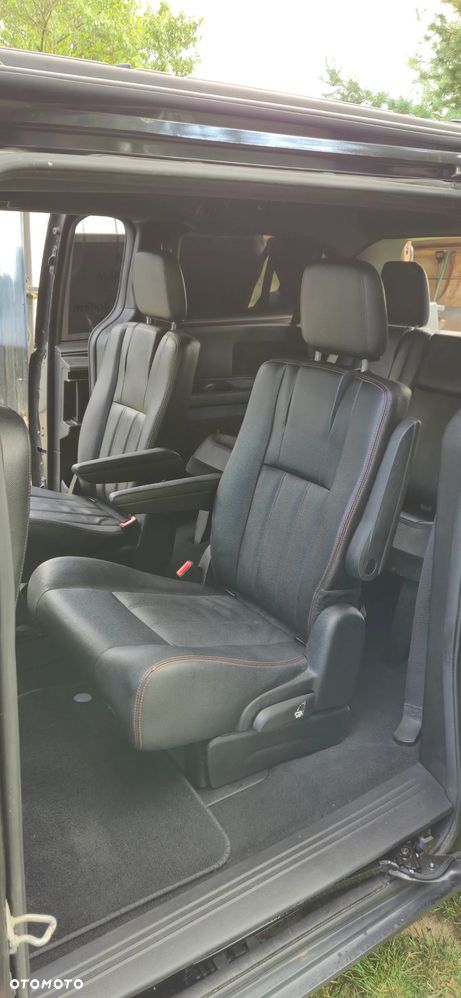 Dodge Grand Caravan - 17