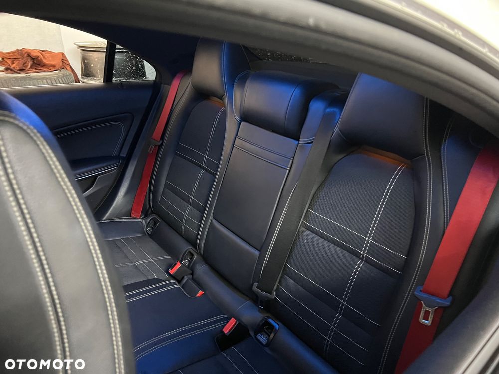 Mercedes-Benz CLA 200 7G-DCT AMG Line - 22
