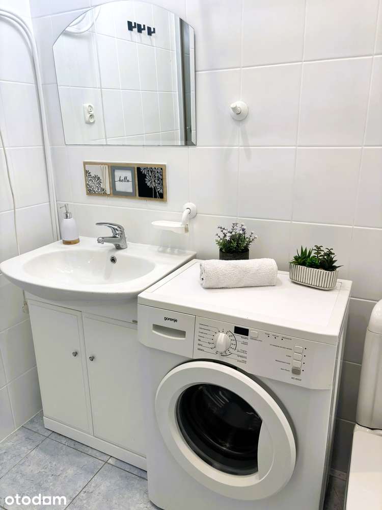 Studio Flat near METRO STATION !!!