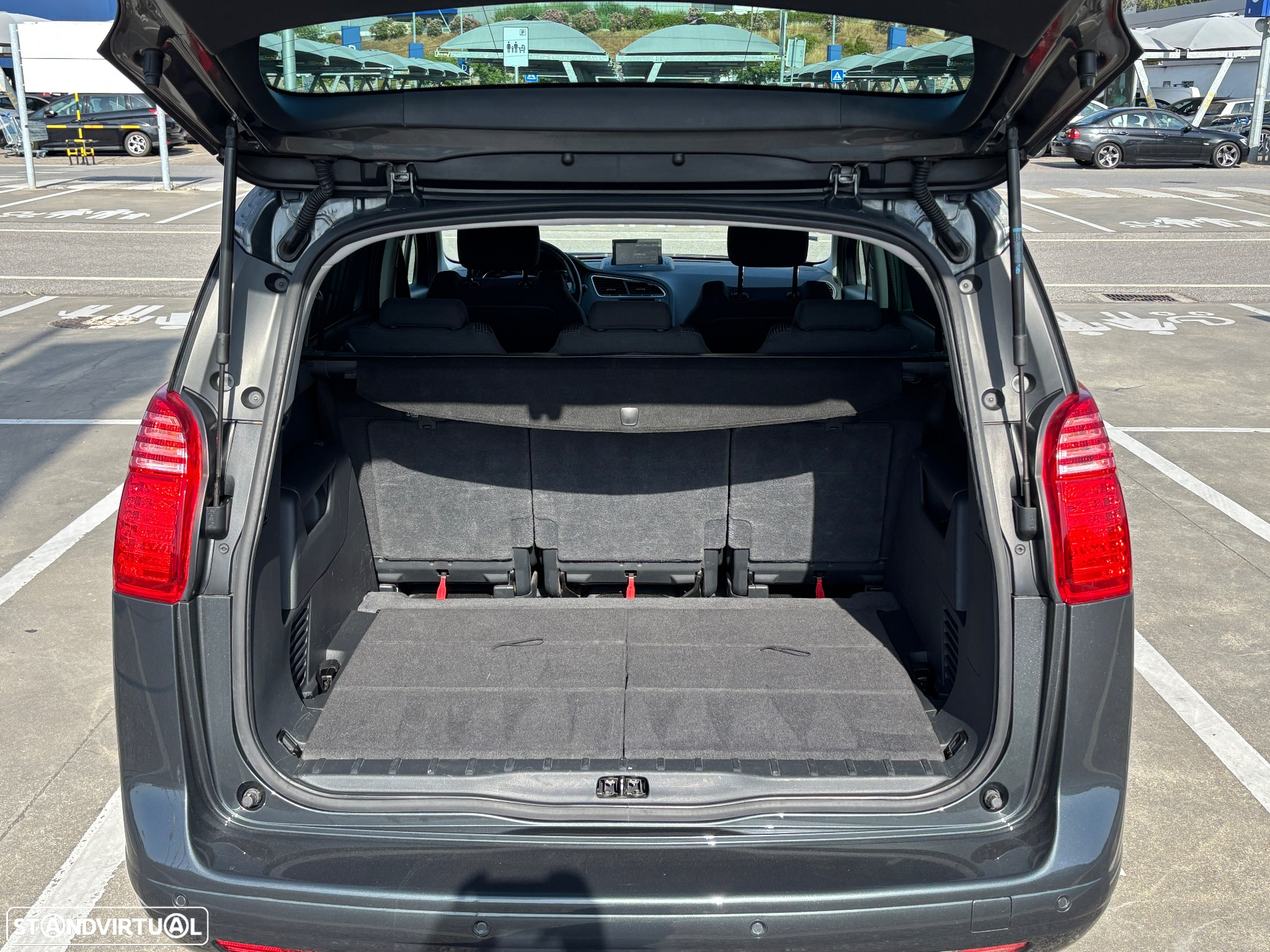 Peugeot 5008 1.6 E-HDi 7L Allure 2-Tronic - 16