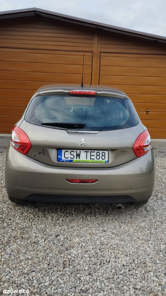 Peugeot 208 - 5