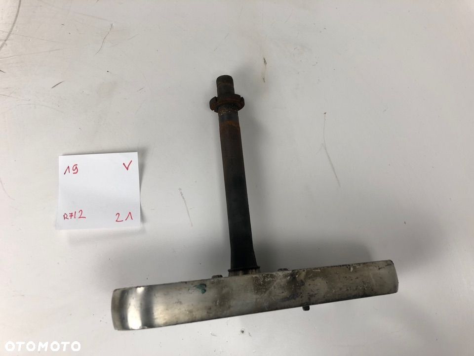 Suzuki VZ 800 Marauder półka dolna  sztyca półki