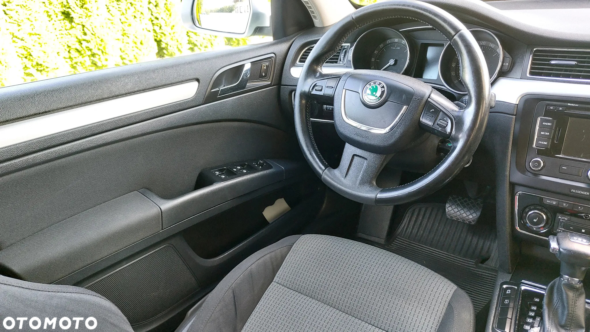 Skoda Superb 2.0 TDI Elegance DSG - 9