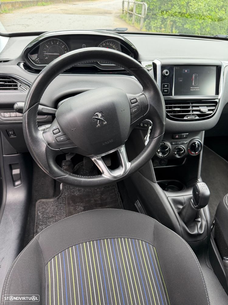Peugeot 208 1.2 VTi SE Style - 9