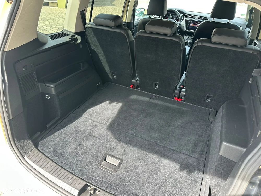 Volkswagen Touran - 24