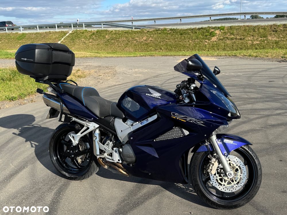 Honda VFR - 13