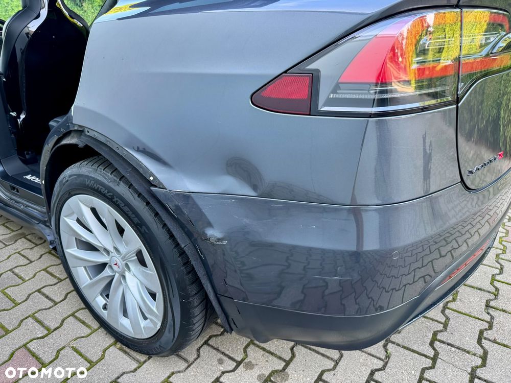 Tesla Model X - 27