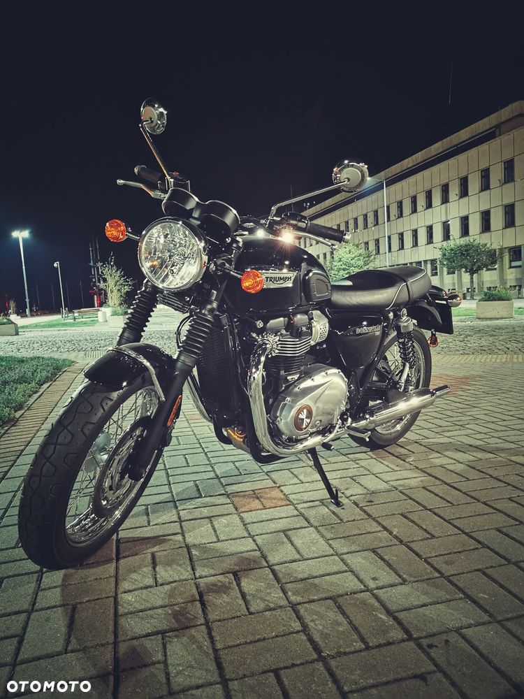 Triumph Bonneville - 2