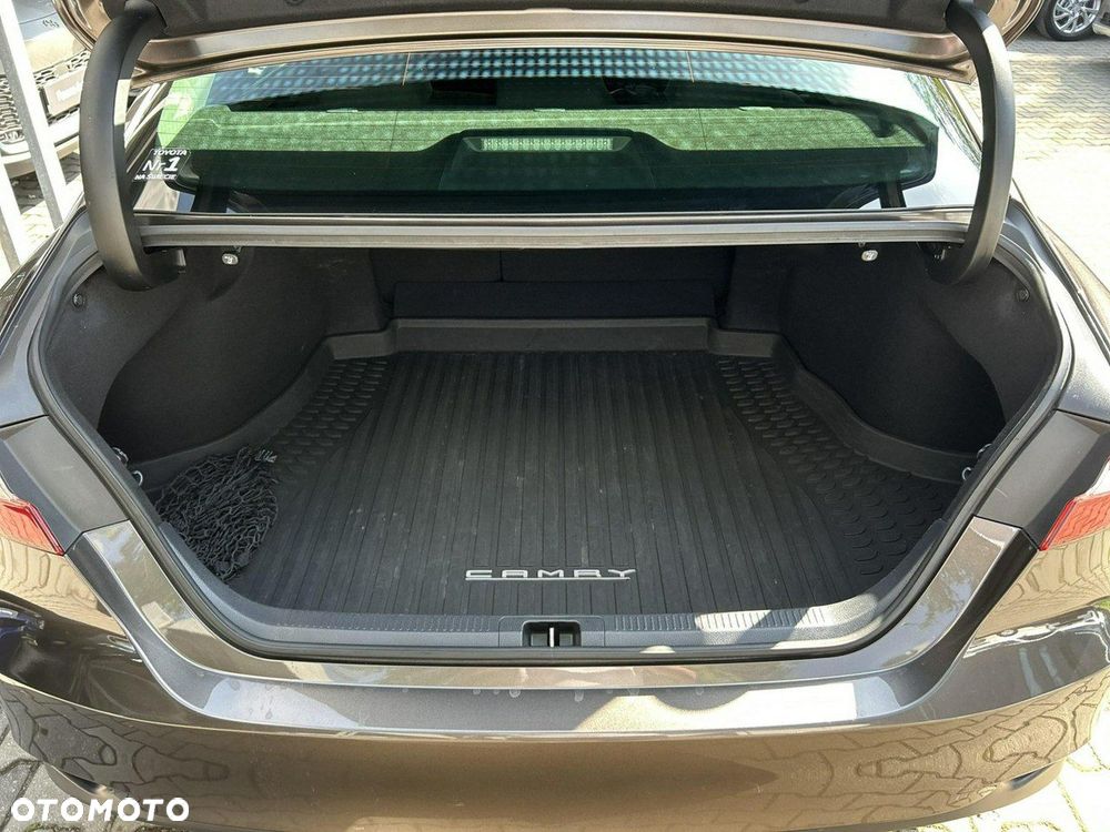 Toyota Camry 2.5 Hybrid Comfort CVT - 12