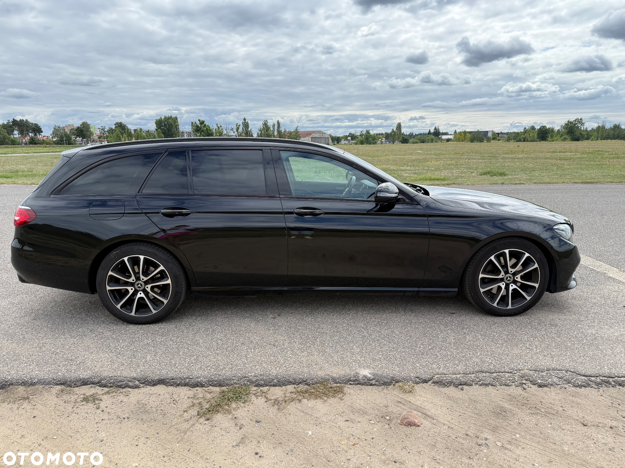 Mercedes-Benz Klasa E 220 d 4Matic T 9G-TRONIC Avantgarde - 4