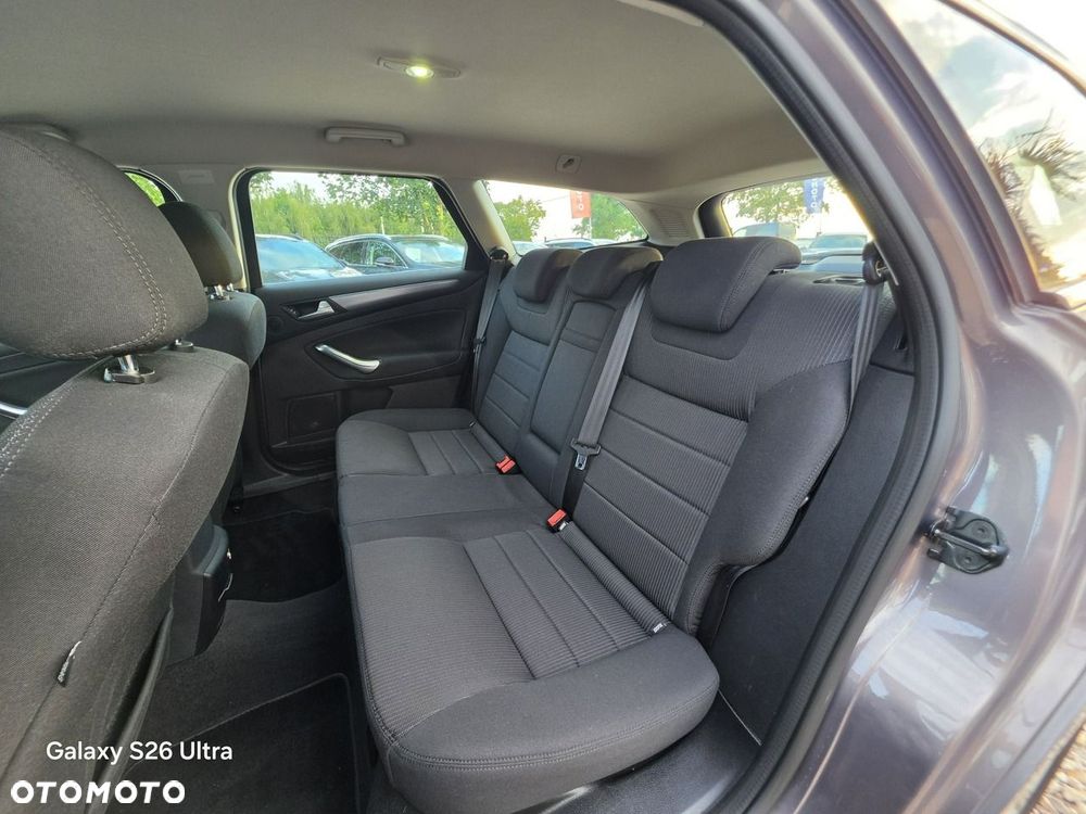 Ford Mondeo - 32