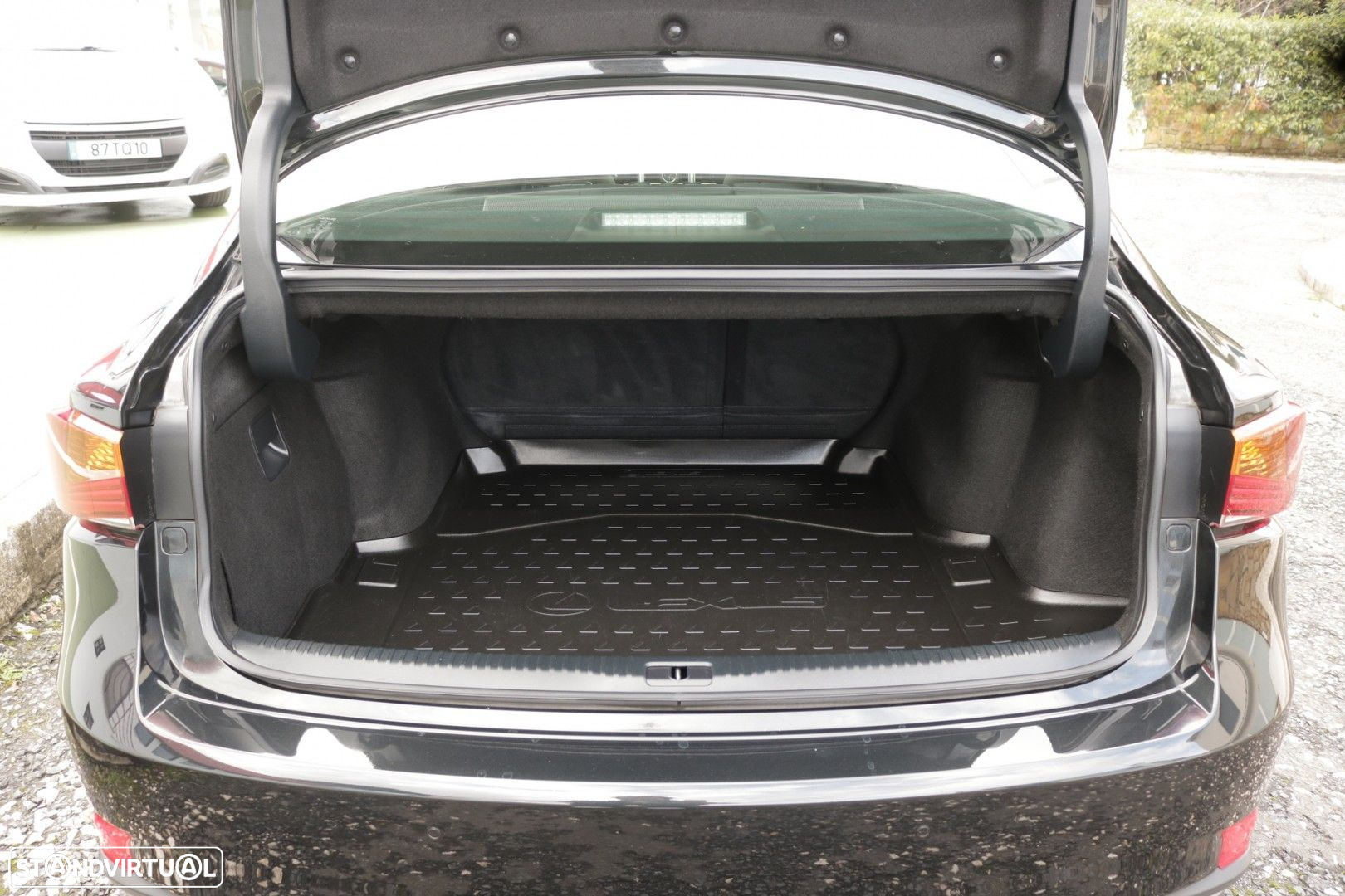 Lexus IS 300H Executive - 17