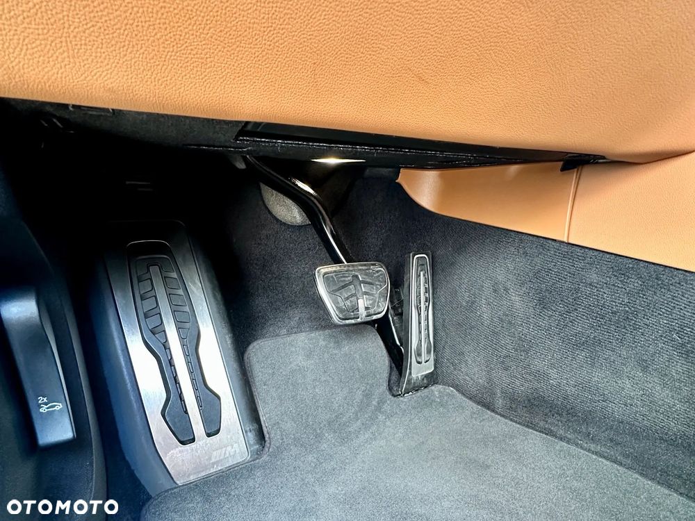 BMW Seria 8 - 36