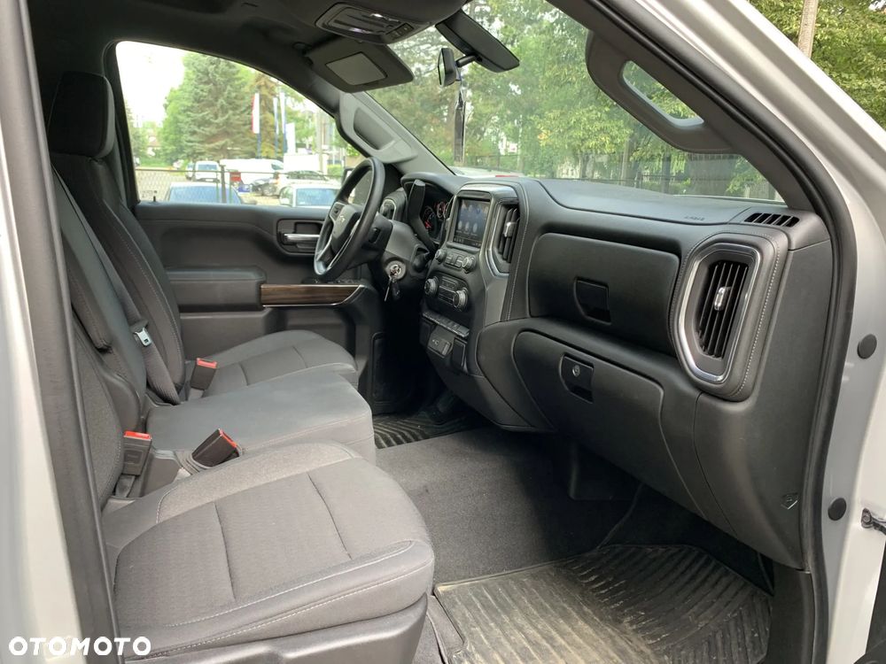 Chevrolet Silverado - 34