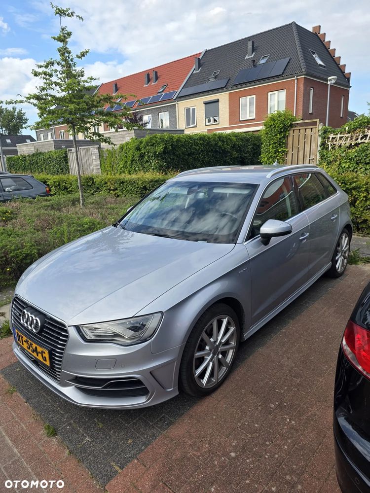 Audi A3 Sportback 1.4 TFSI E-tron Ambiente e-S tronic - 24