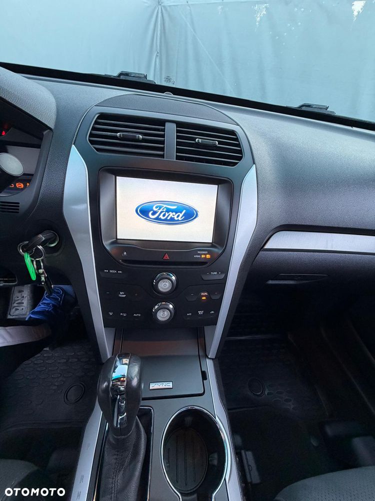 Ford Explorer - 29