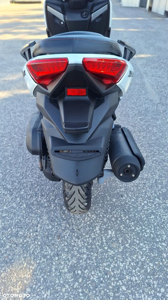Yamaha X-max - 10