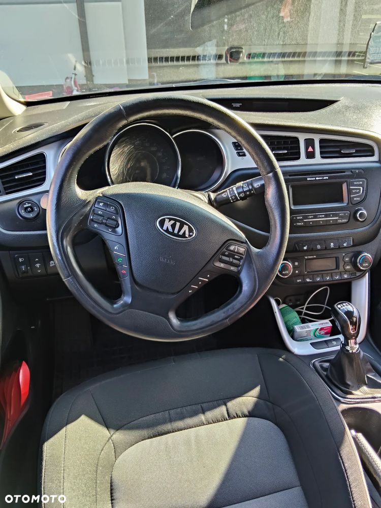 Kia Ceed 1.6 CRDi 128 Dream Team Edition - 12