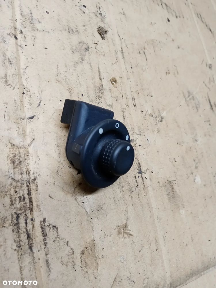 Przełącznik regulacji lusterek Renault Clio III 8200002442B - 3