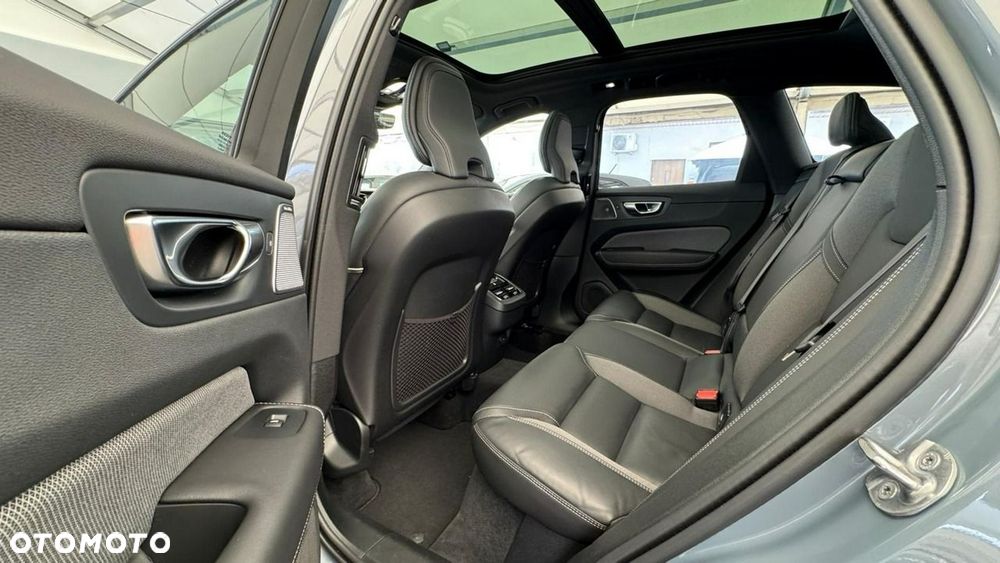Volvo XC 60 B5 B AWD Ultimate Dark - 31