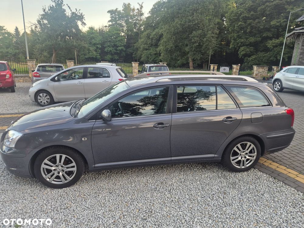 Toyota Avensis 1.8 VVT-i Combi Executive - 4