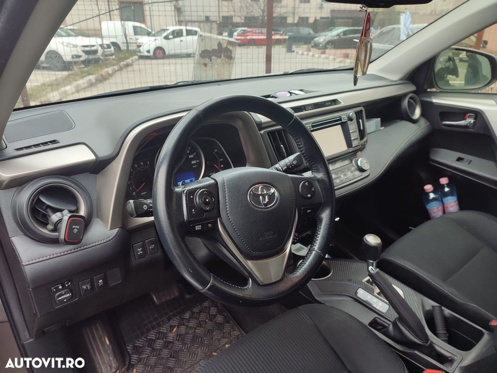 Toyota RAV4 2.2 D-4CAT 4WD Aut Luxury 18" - 9