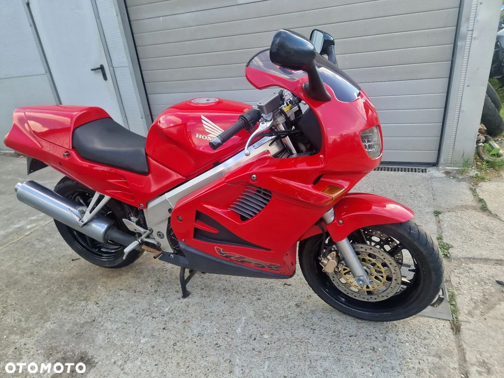 Honda VFR - 2
