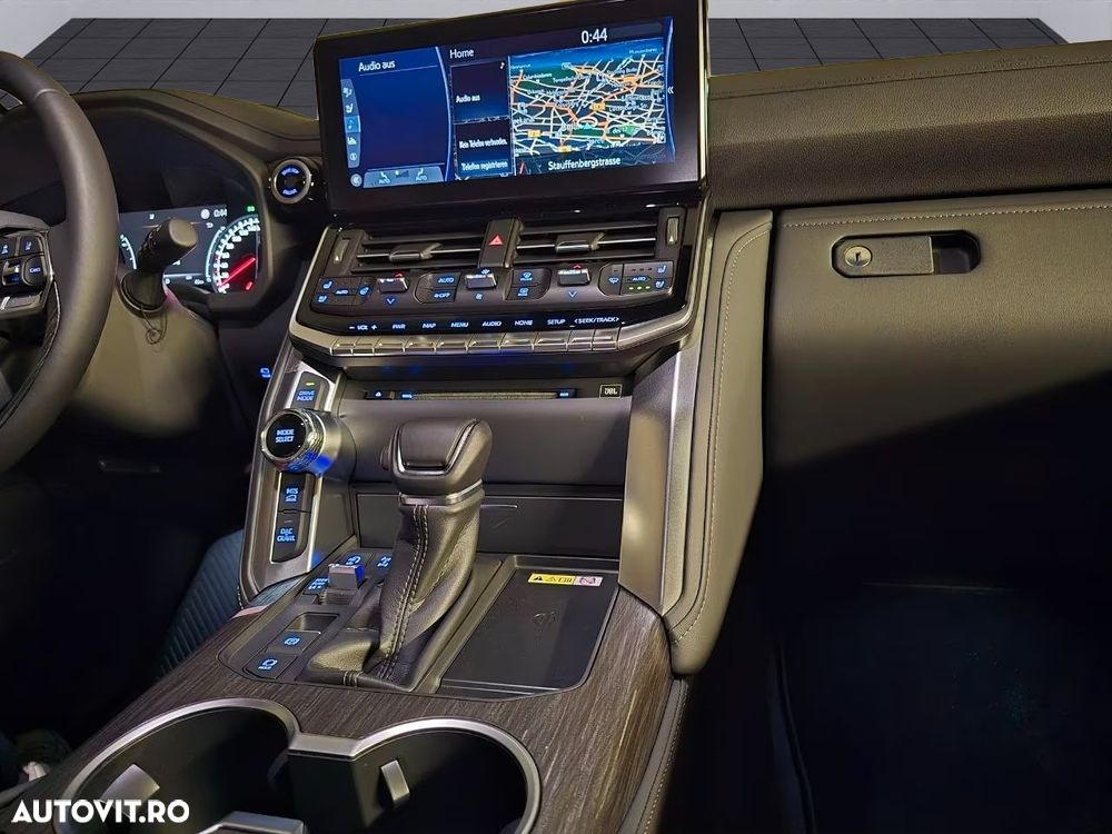 Toyota Land Cruiser 300 - 19