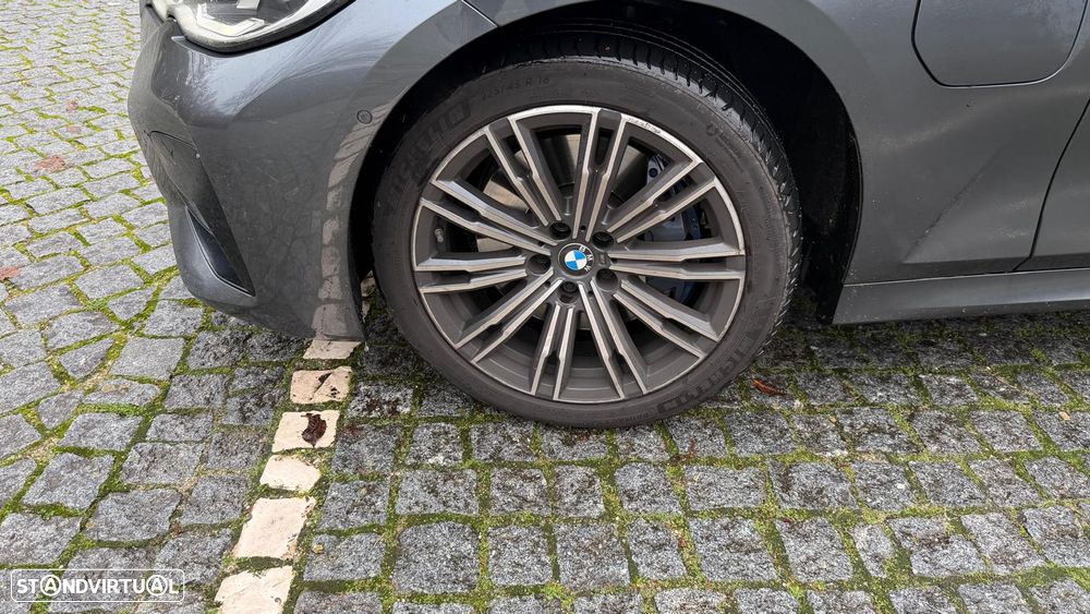 BMW 330 e Touring Pack Desportivo M Auto - 4