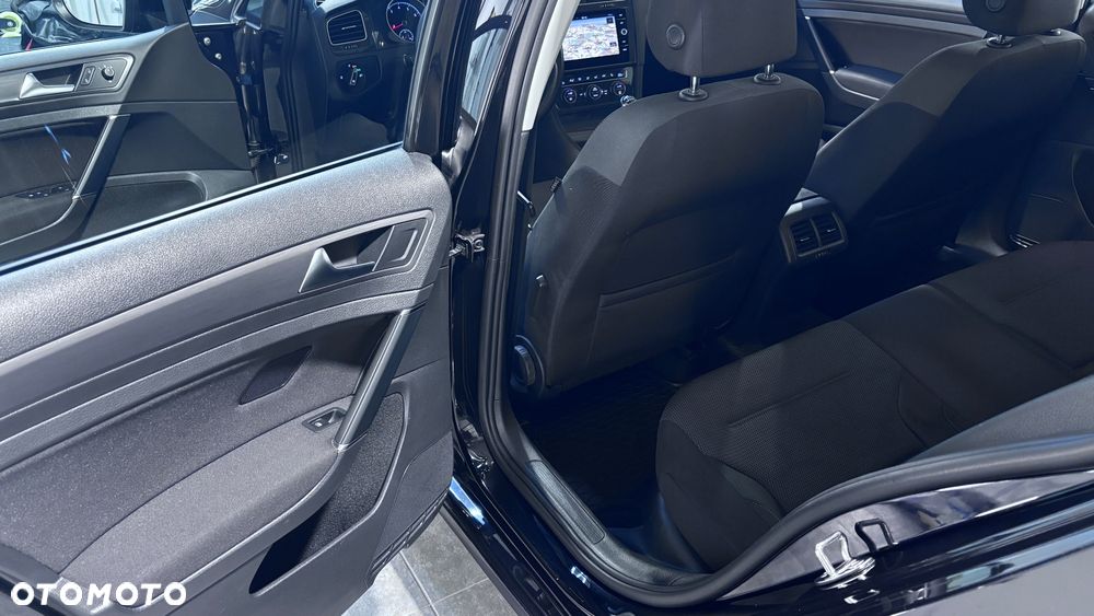 Volkswagen Golf - 27