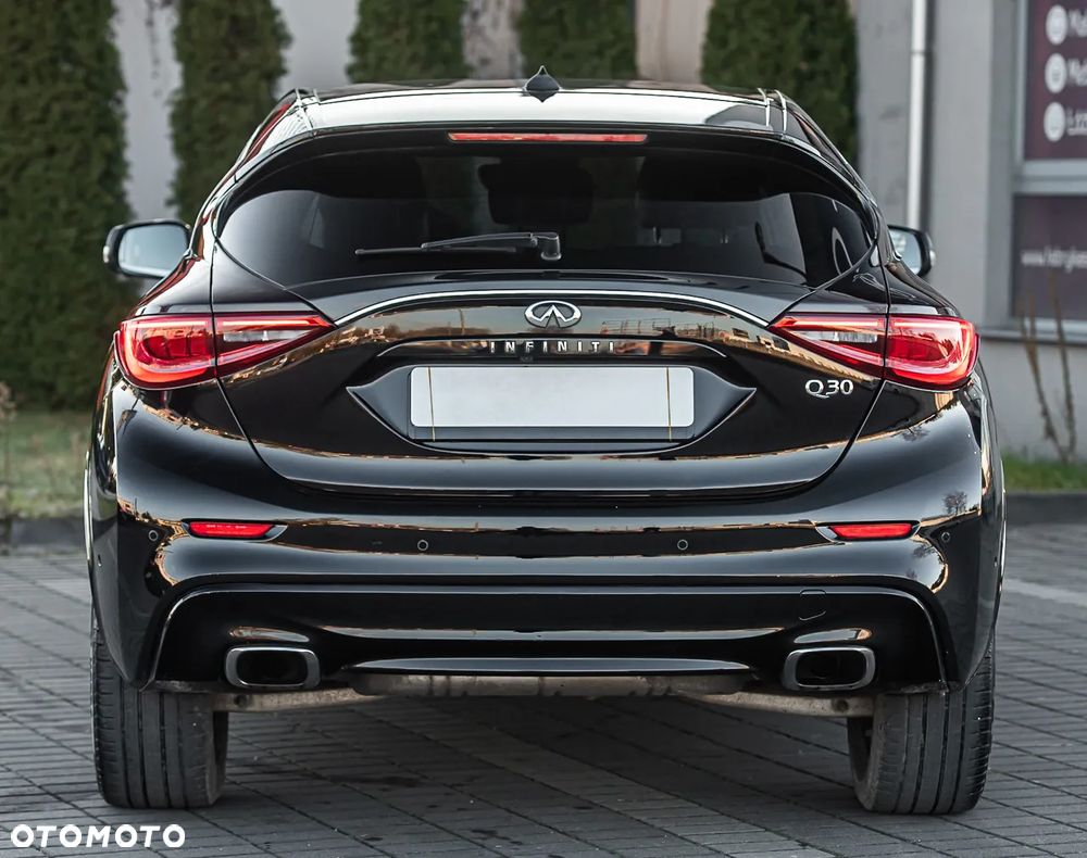 Infiniti Q30 1.6t Premium - 11