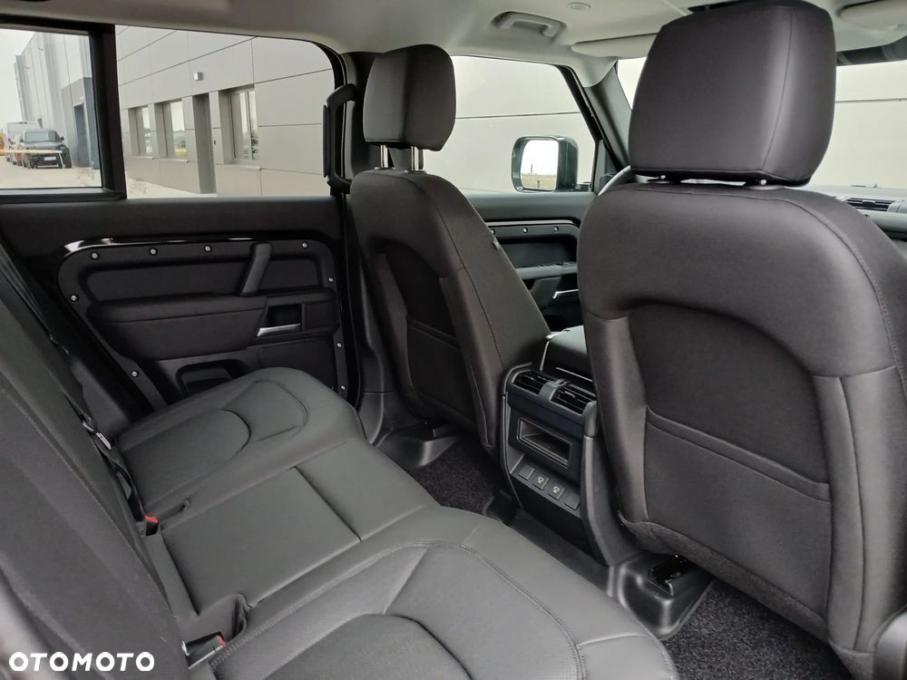 Land Rover Defender - 11