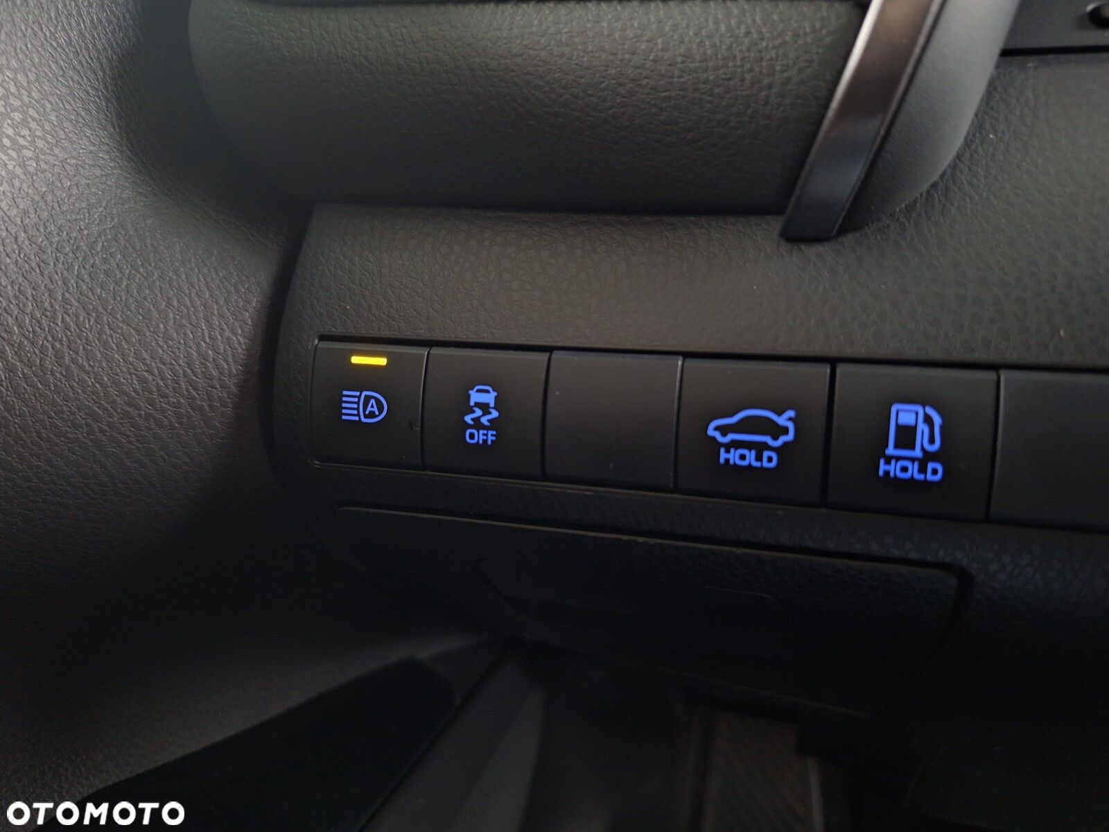 Toyota Camry 2.5 Hybrid Executive CVT - 35