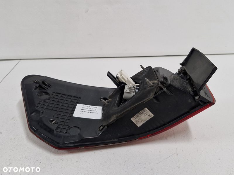 toyota avensis t27 lift t29 kombi lampa prawa tylna prawy tył w błotnik - 7