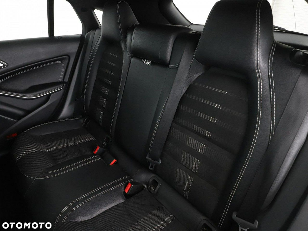 Mercedes-Benz CLA - 16