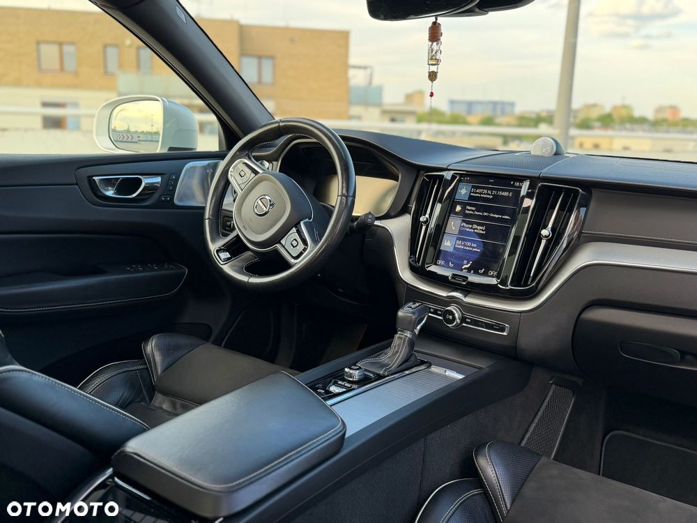 Volvo XC 60 D5 AWD R-Design - 17