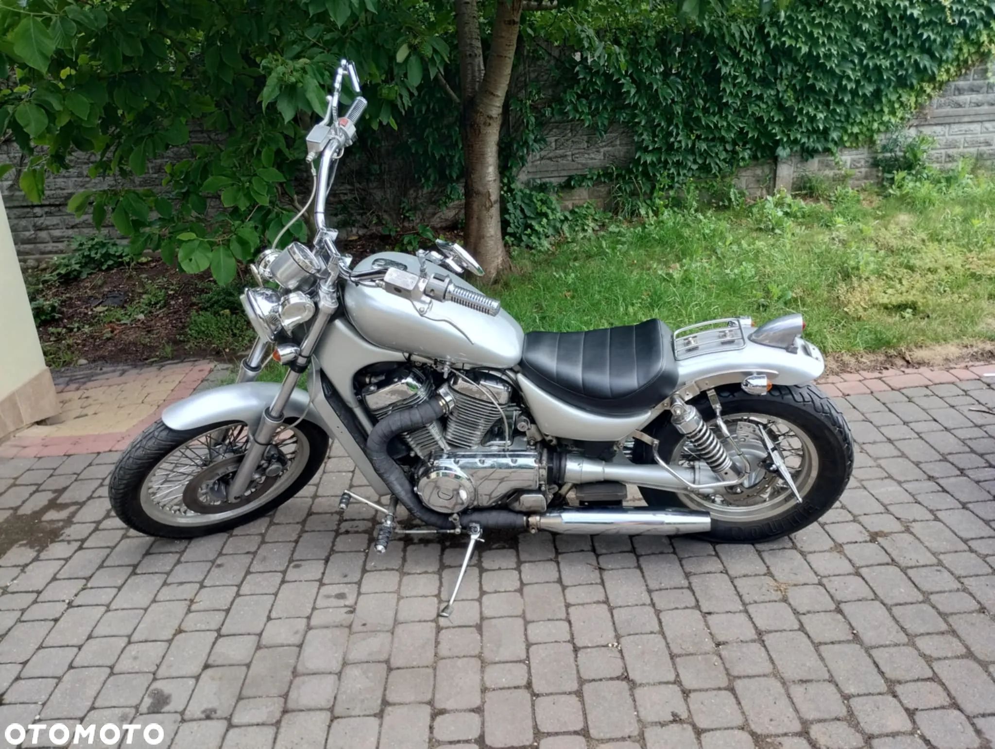 Suzuki Intruder - 1