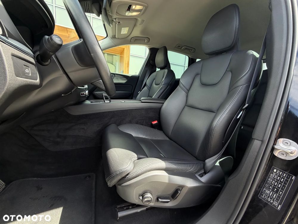 Volvo XC 60 B4 B Plus Bright - 19