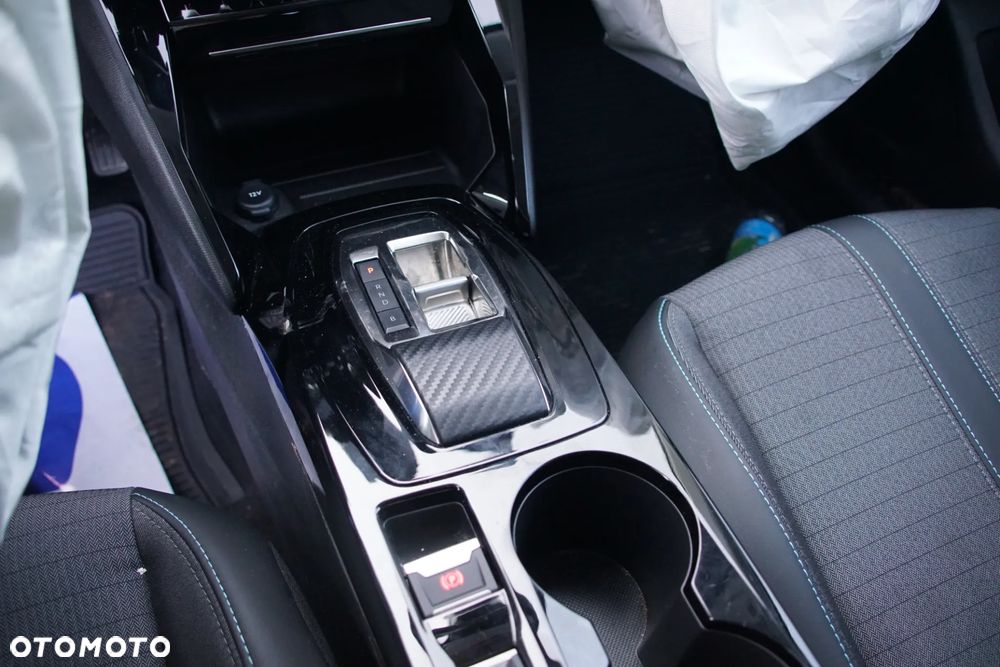Auto na części - Peugeot e-208 100 kW ZK01 9842858380 ESM 2023R Silnik Falownik Bateria Drzwi Błotnik Klapa Zderzak Lusterko Lampa Klamka Szyba Deska Kokpit Sterownik Moduł Czujnik Licznik Wyświetlacz Panel Kierownica - 14