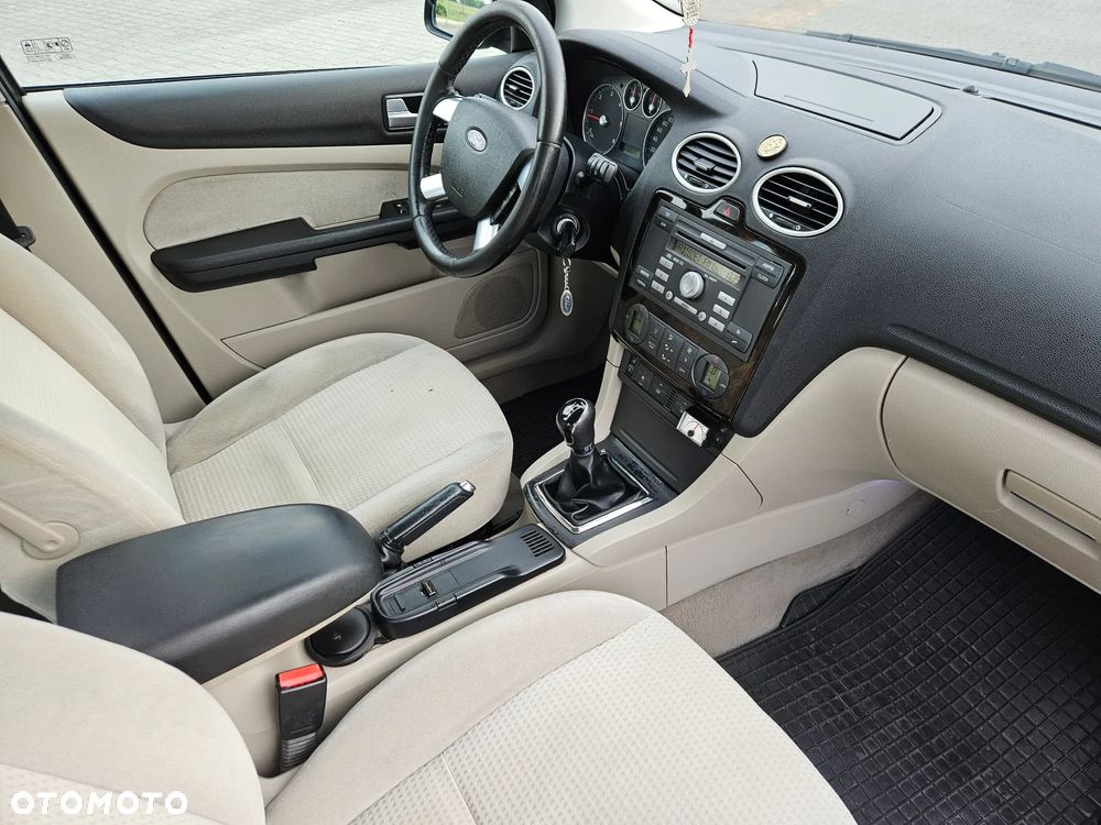 Ford Focus 1.6 TDCi Ghia - 23