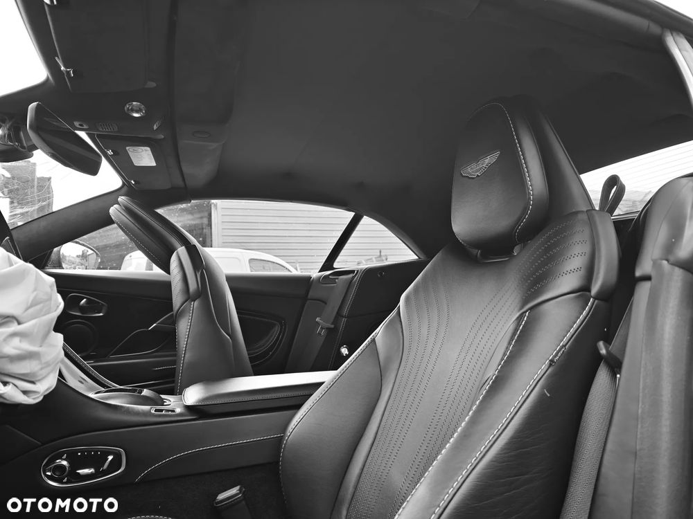 Aston Martin DB11 - 18