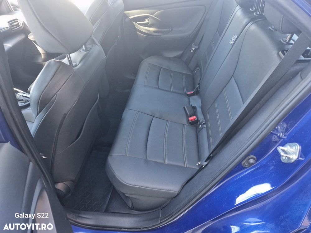Toyota Yaris Cross 1.5 VVT-i HSD 4x4 Exclusive Premiere - 24