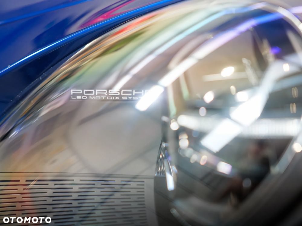 Porsche 911 Carrera 4 GTS - 4