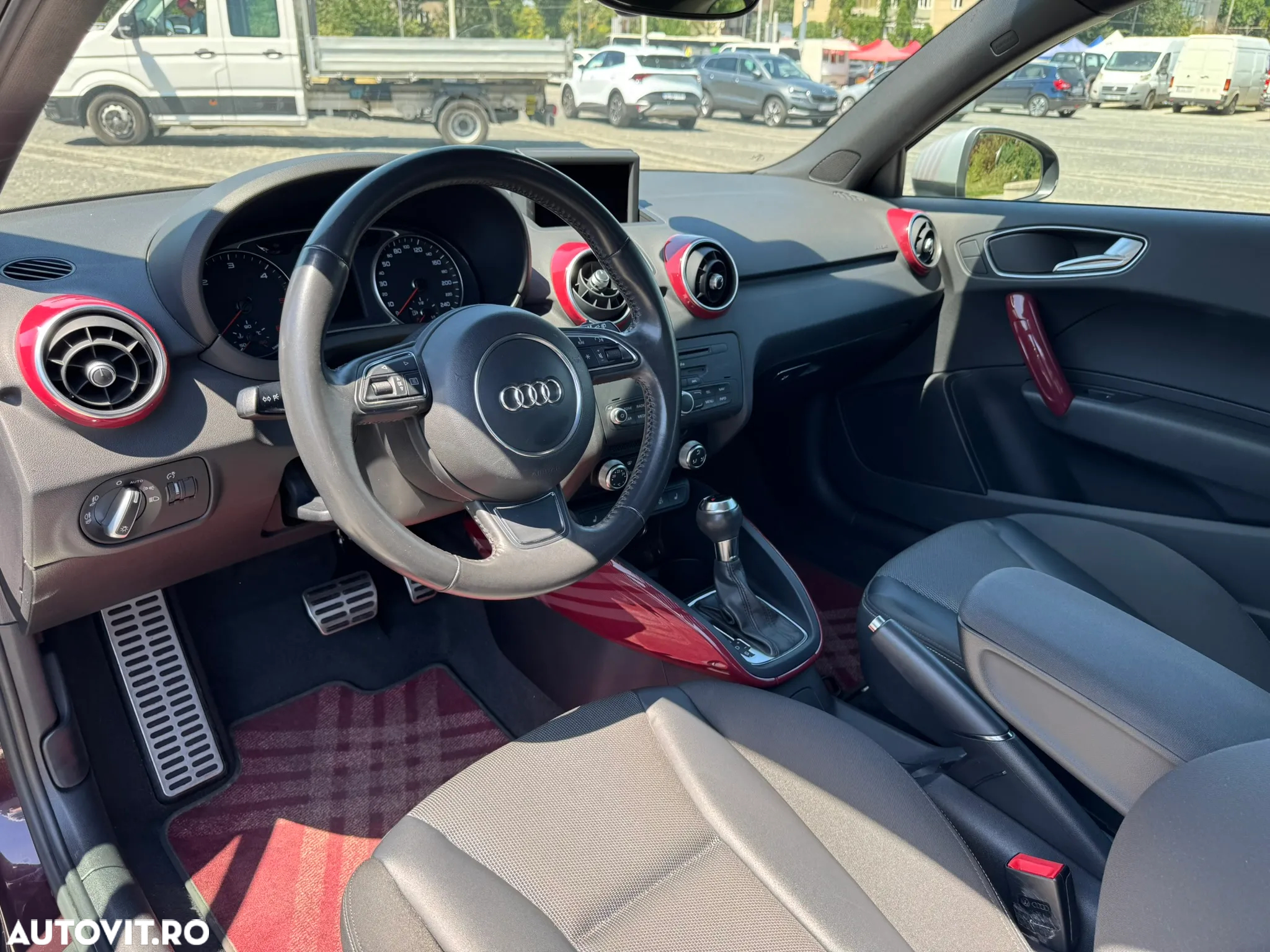 Audi A1 1.6 TDI Stronic Ambition - 8