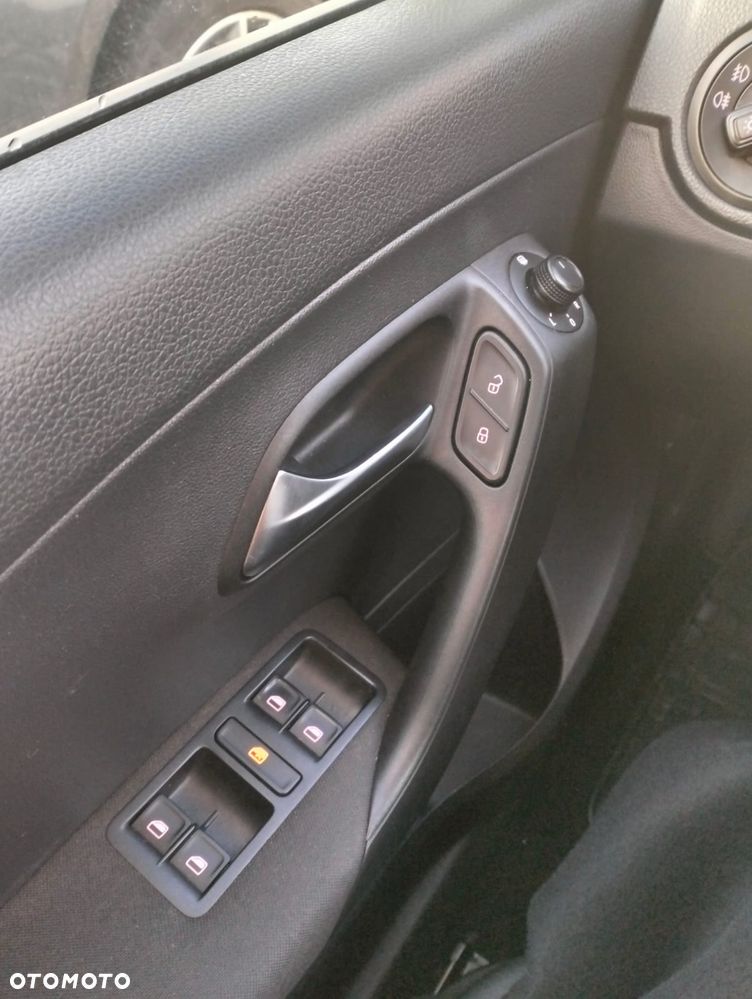 Volkswagen Polo 1.4 TDI (Blue Motion Technology) Comfortline - 12