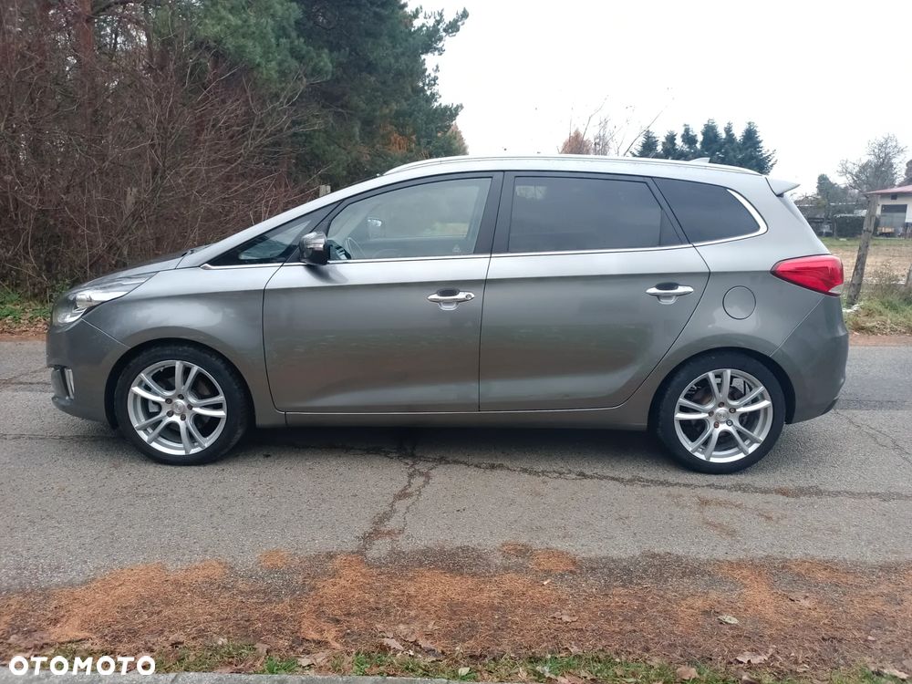 Kia Carens - 5