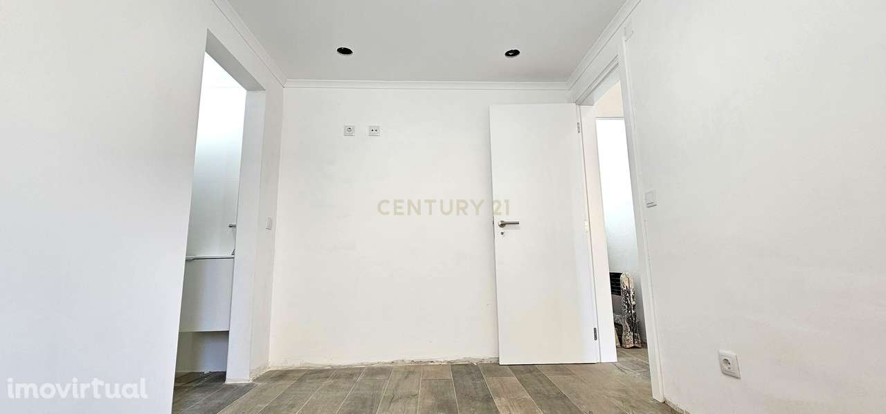 Moradia T2 + 1 no coração do bairro da Ajuda - Grande imagem: 5/36