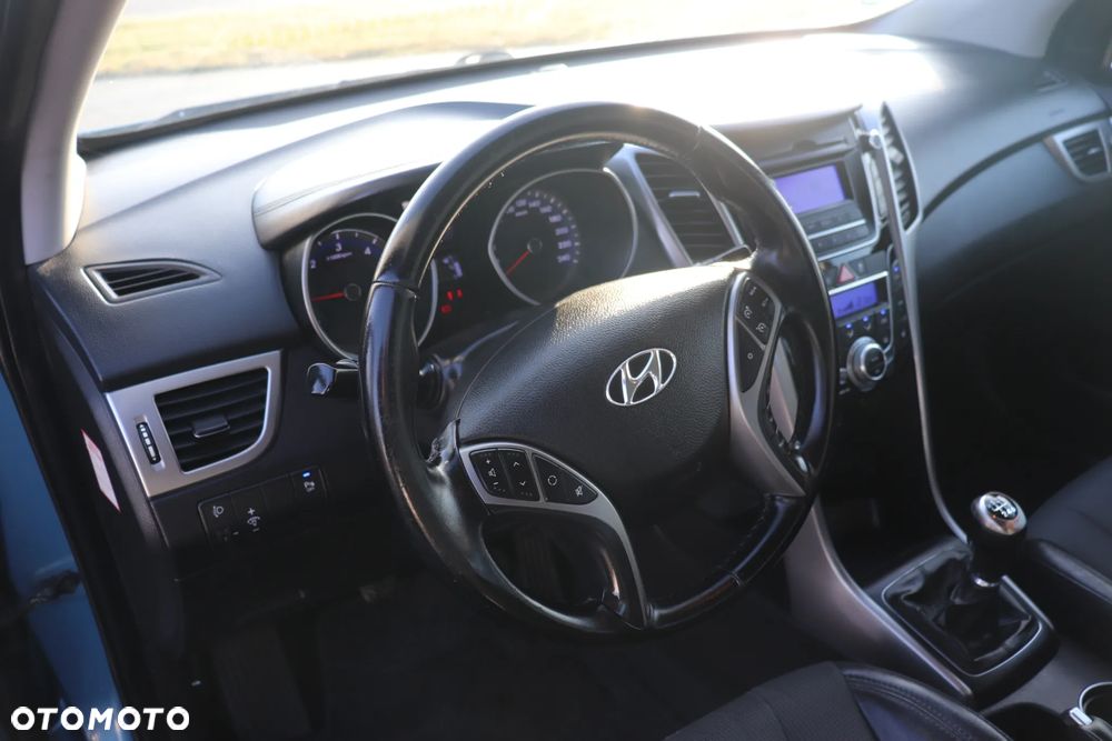 Hyundai i30 blue Kombi 1.6 CRDi Trend - 25